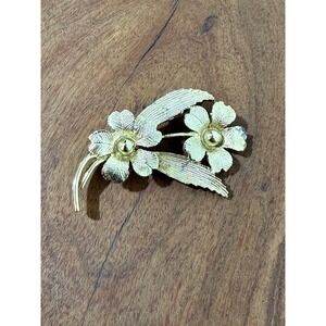 Vintage Gold Tone Double Flower Floral Brooch Pin Textured Leaf Botanical Style